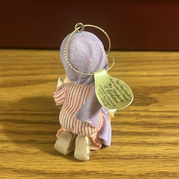 Heirloom ornament - And they found babe laying in a manger - Picture 3 of 5